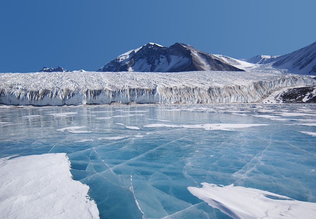 Hamarosan eléri a nyílt óceánt a világ legnagyobb jéghegye